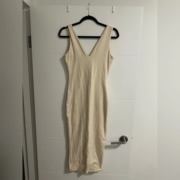 Meshki Jodie V Neck Midi Dress in Nude - Picture 5 of 5